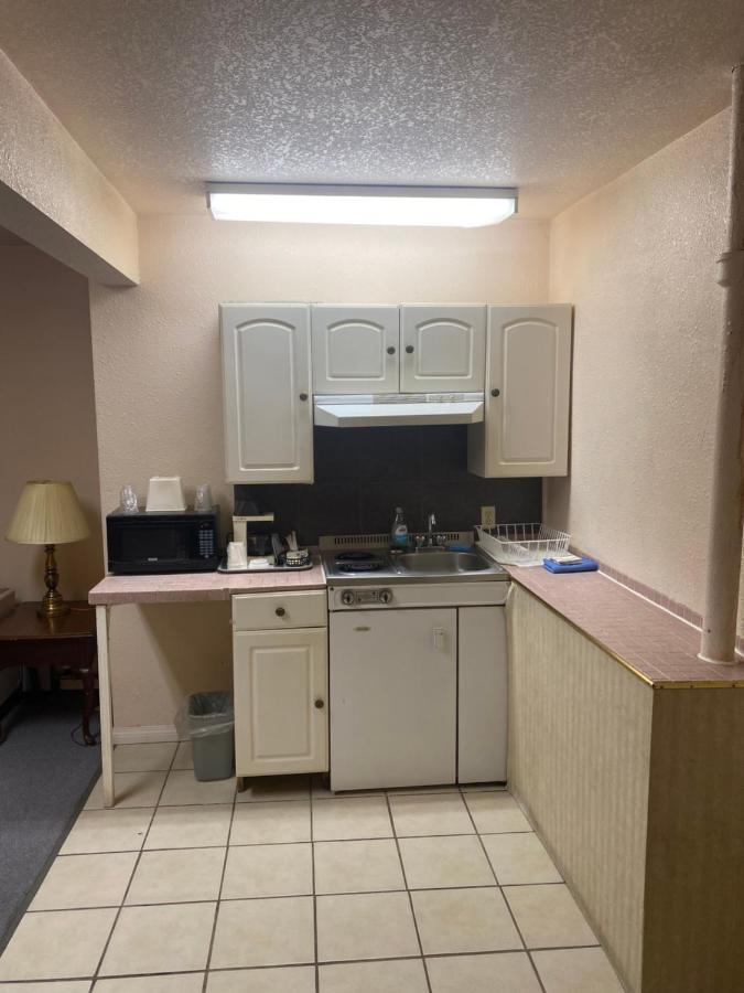 Chinook Motel 레스브리지 외부 사진