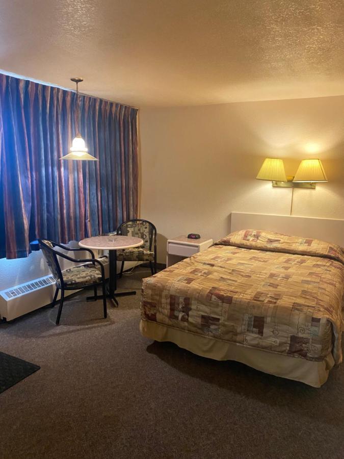 Chinook Motel 레스브리지 외부 사진