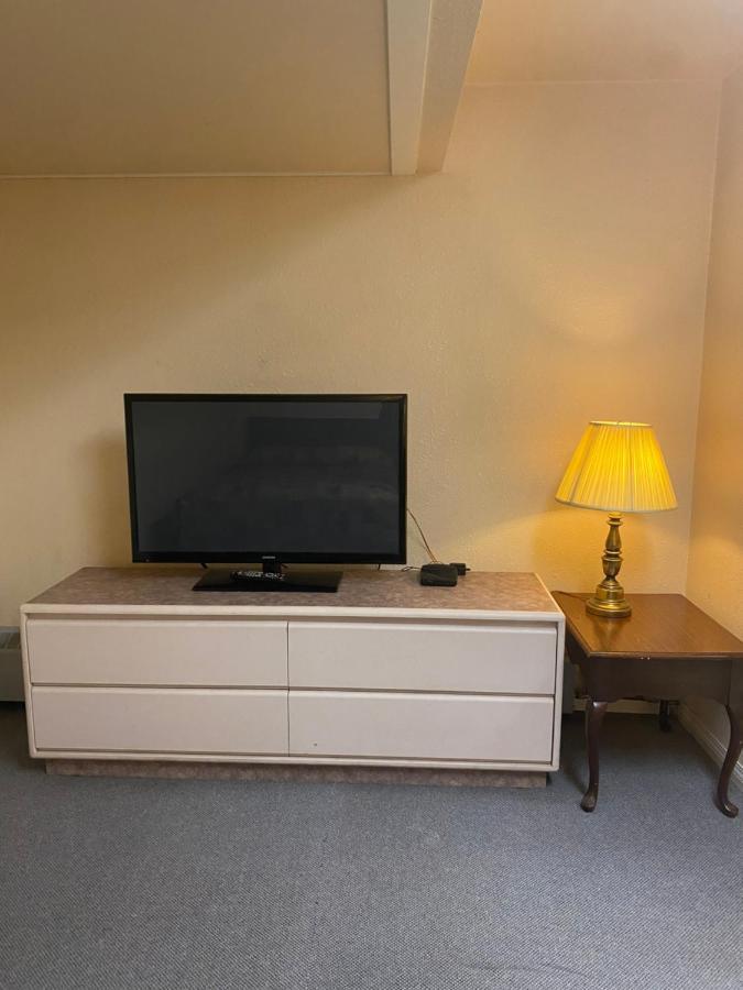 Chinook Motel 레스브리지 외부 사진