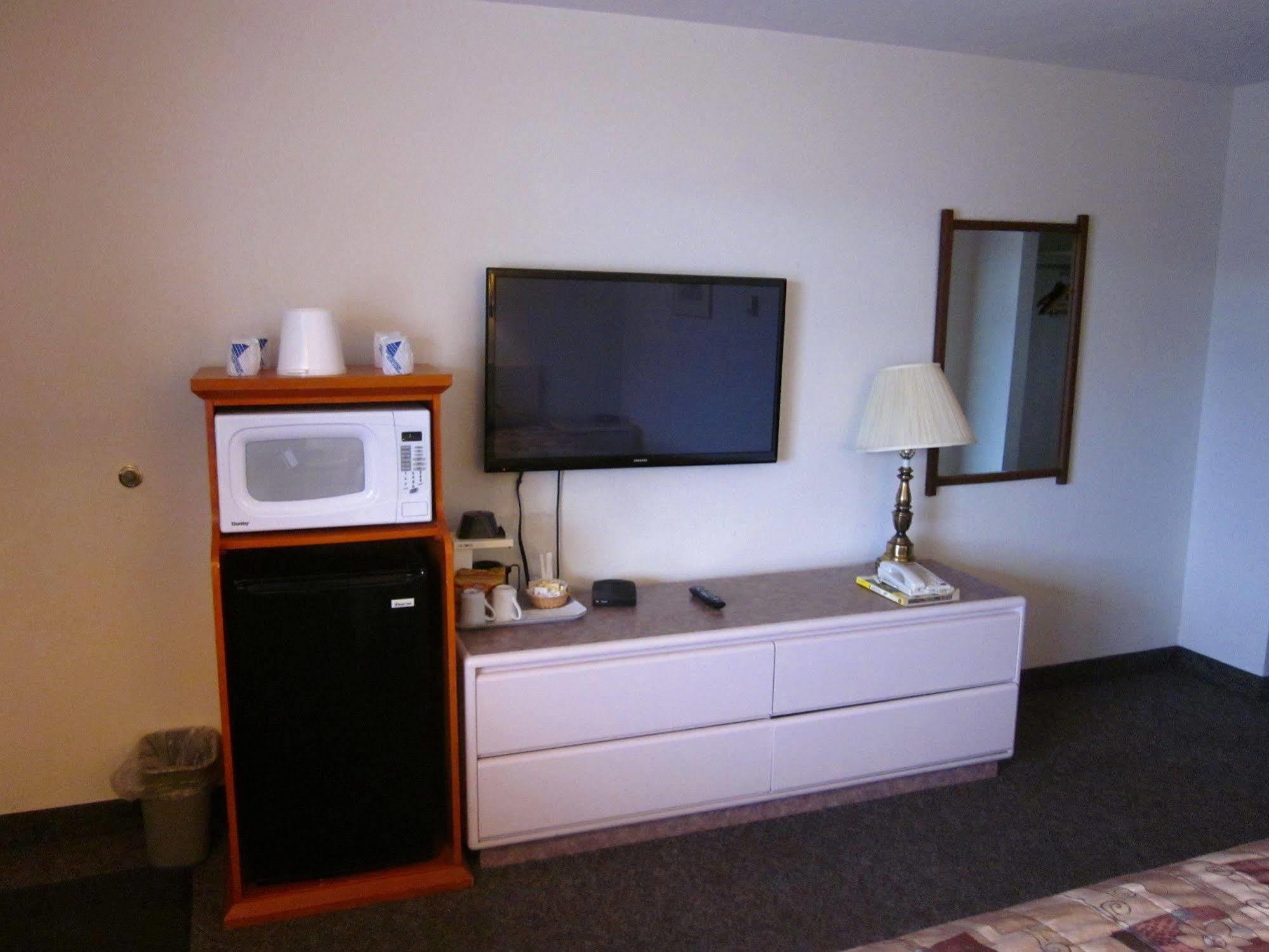 Chinook Motel 레스브리지 외부 사진