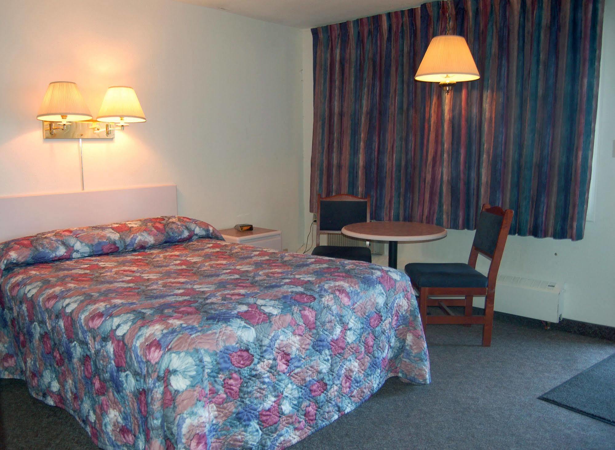 Chinook Motel 레스브리지 외부 사진